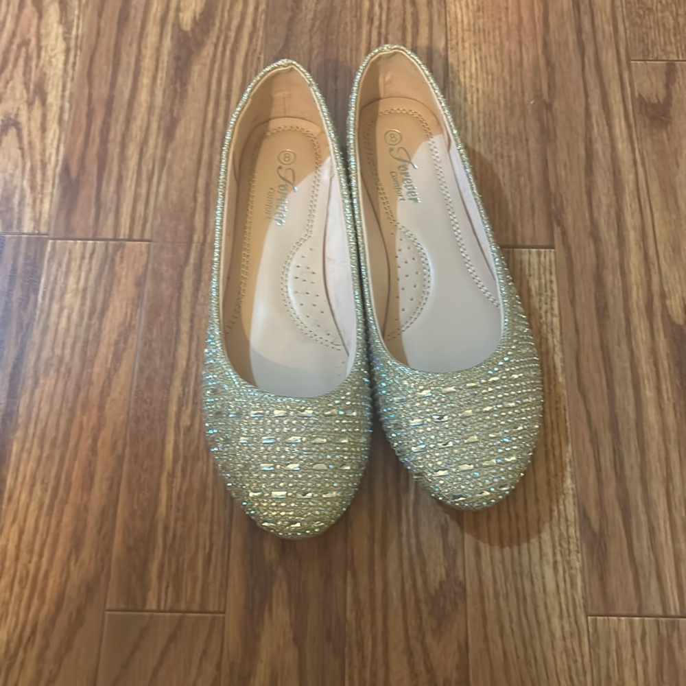 Women’s sparkly flats
